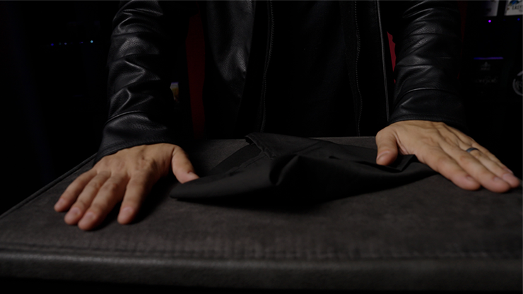 Haunted Handkerchief (Gimmicks and Instructions) - Image 3